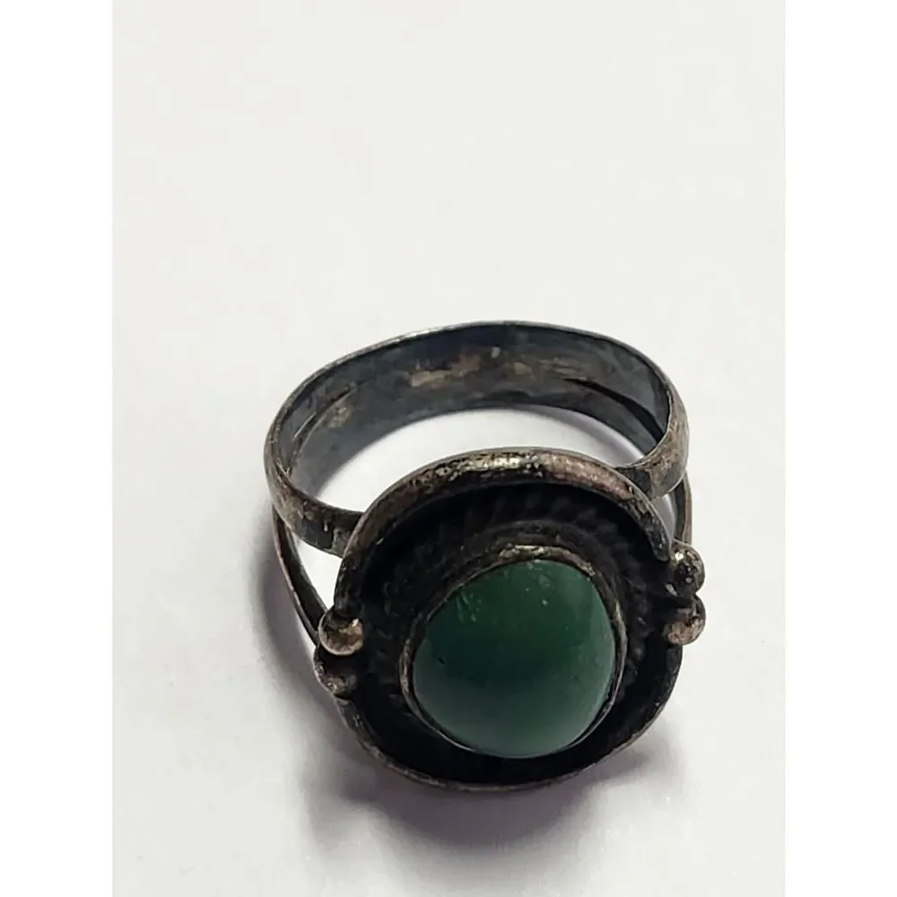 Vintage Green Stone Sterling Silver Ring Size 6.25
